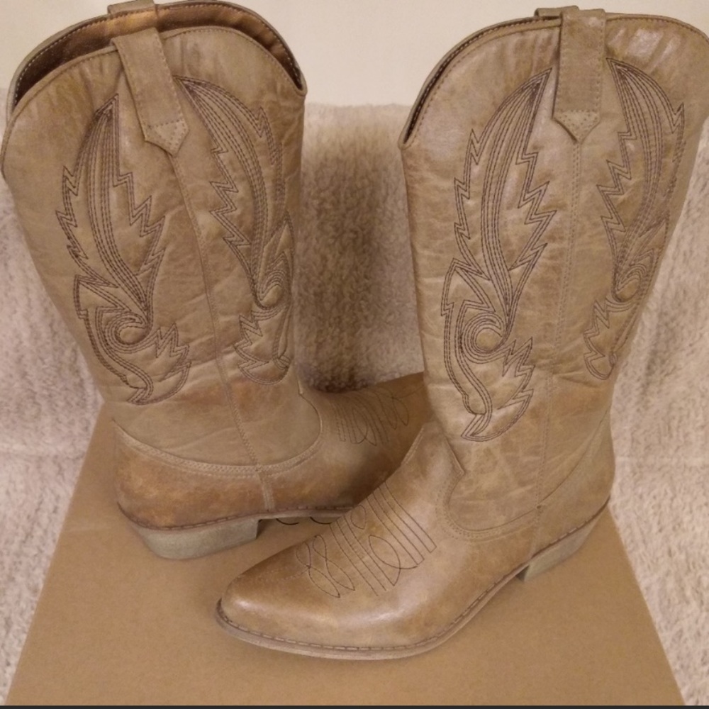 Coconut Matisse Cowgirl Boots!